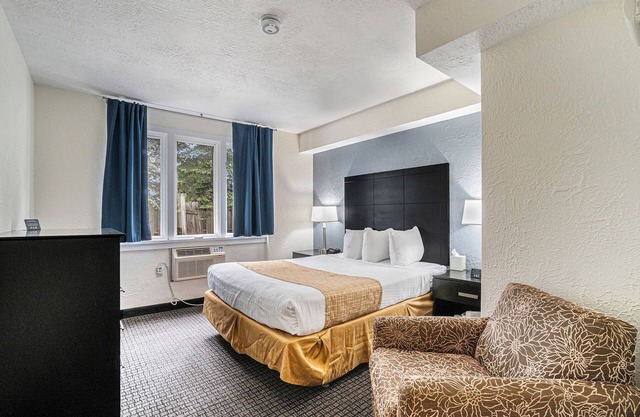 Travelodge by Wyndham Traverse City MI