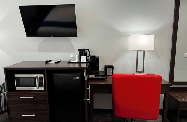 Travelodge by Wyndham Cochrane Ontario