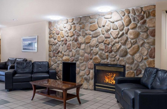 Travelodge by Wyndham Lacombe