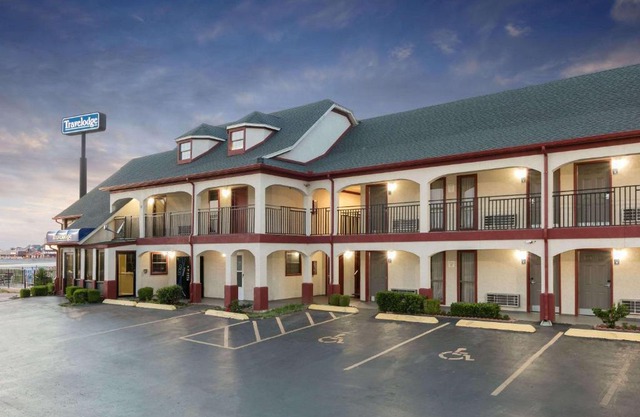 Travelodge Inn & Suites by Wyndham Norman