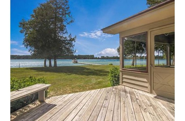 Traverse City Interlochen Beautiful Duck Lake Frontage Home