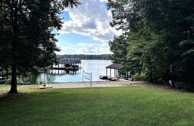 Treasure Cove- Waterfront Retreat, Private Sand Beach, Sleeps 15