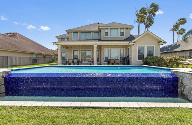 Treasure Hills Poolside Par- 5 bedroom 3.5bath- Pool overlooking the 14th hole!