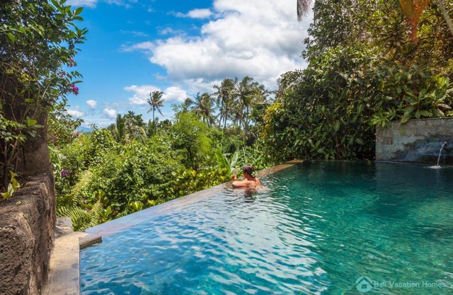 Treasure of Bali, 3BR villa, infinity pool, staff