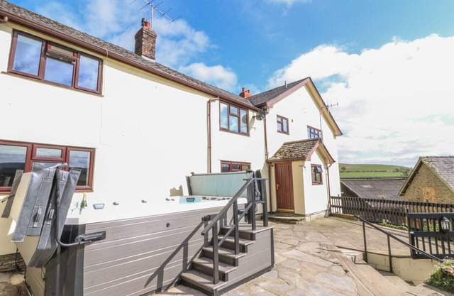TREBOETH, admite mascotas, con bañera de hidromasaje en Knighton, Ref 996559