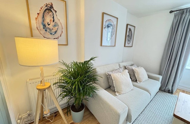 Tree Hill Cottage – Sleeps 4 | Stratton, Bude