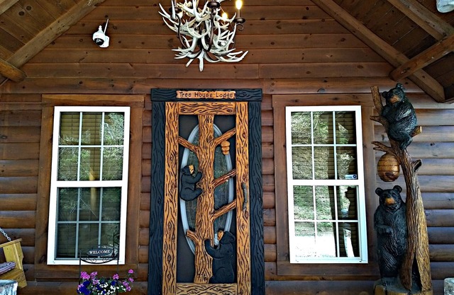 Tree House Lodge (Real Log Mountain Paradise)