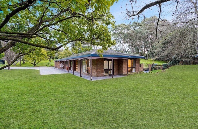 Tree-Lined Donvale Nature Family Getaway