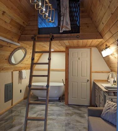 Tree Ring Cabin on 33 Acres
