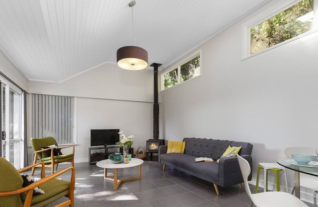 Tree Top Hideaway - Sandspit Holiday Home