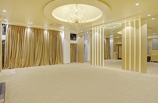 Treebo Premium Golden Bliss Trimurti Nagar Square