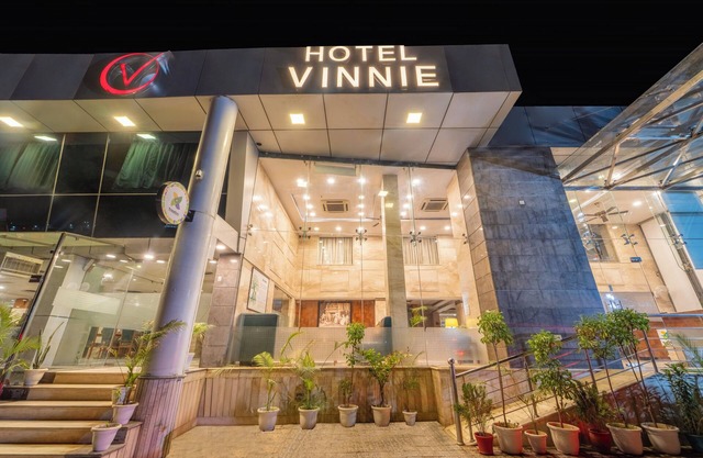 Treebo Premium Vinnie - Near Airport
