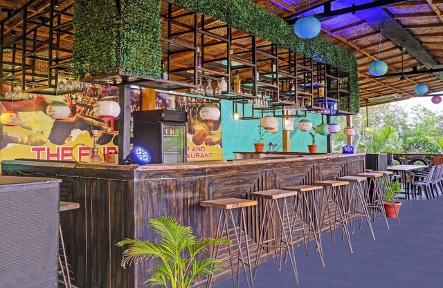 Treebo Trend Resorte Ferro