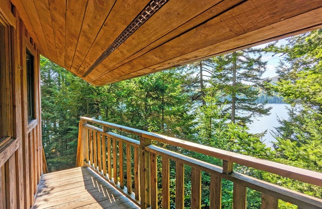 Treehouse #01 (Lakefront)