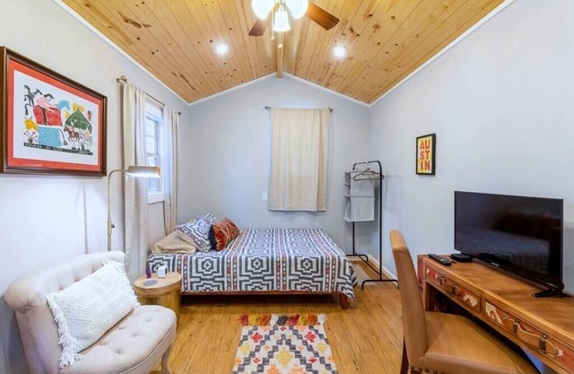 Treehouse Casita | Private Oasis in East Austin