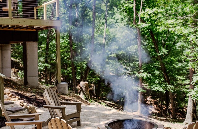 Treehouse/ Hottub/ Firepit-Romantic Getaway 2