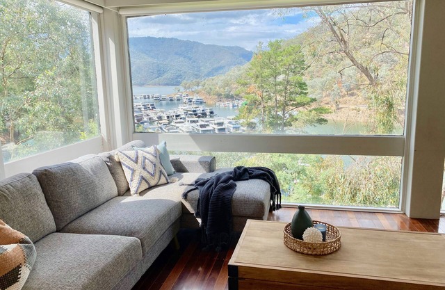 Treehouse @ Lake Eildon Marina - Your Private Lake Escape Awaits!