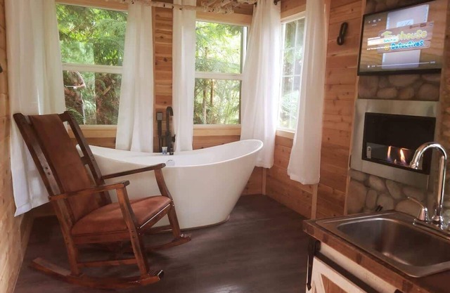 Treehouse Place! Disfruta del bosque y la vida salvaje. ¡Las 10 mejores casas en los árboles en EE. UU.!