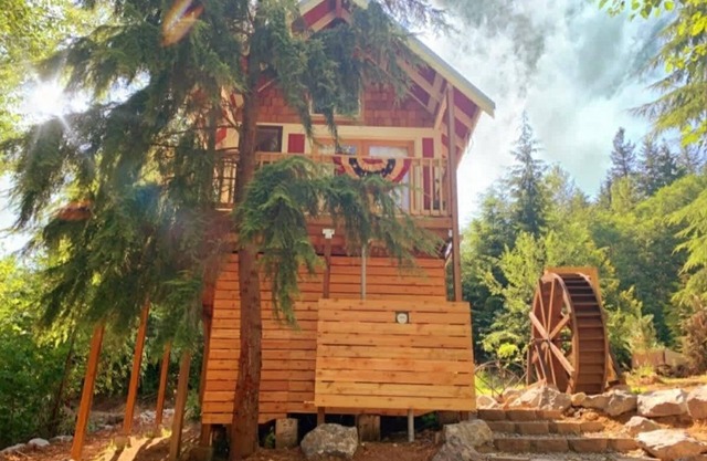 Treehouse Place at Deer Ridge! The Ole' Mill!