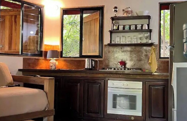 Treehouse walk to beach