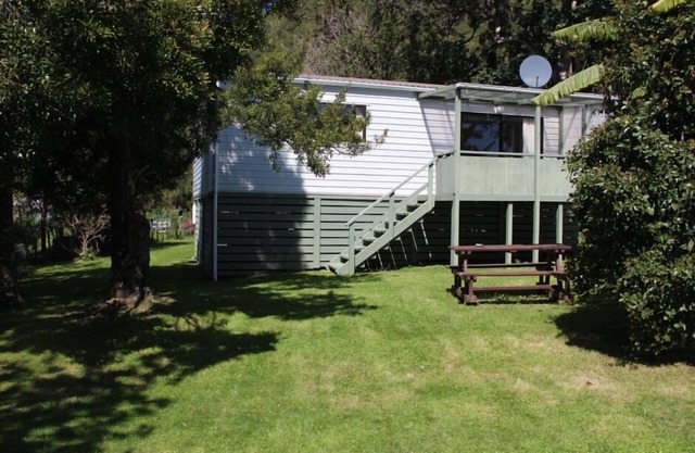 Whanarua Bay Cottages - Casa del Árbol