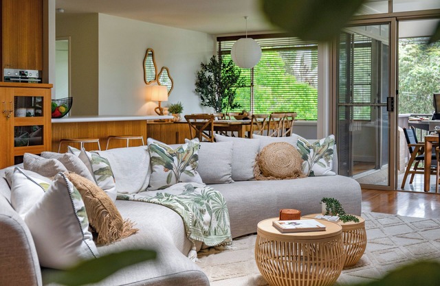 "Treetop Retreat" – Ocean Views & minutes to Beach