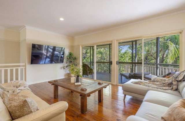 TREETOP RETREAT, TOP NOTCH