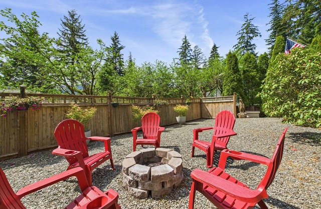 Treetop Retreat w/ Fire Pit