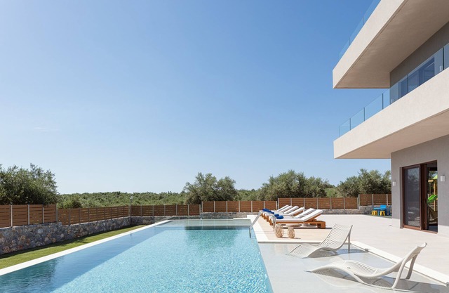 TreeTop Villa II, Private Pool, BBQ & Playground