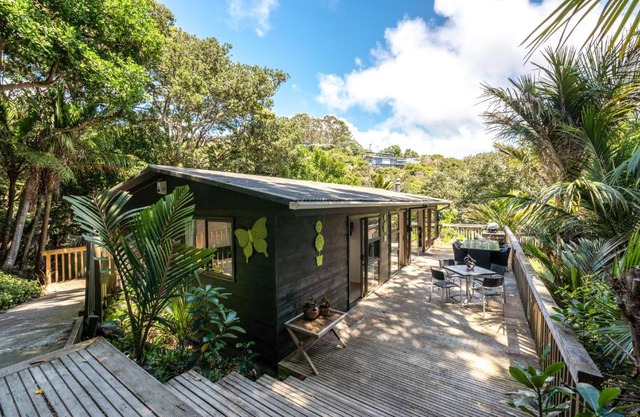 Treetops - Forest Retreat- Near Onetangi Beach