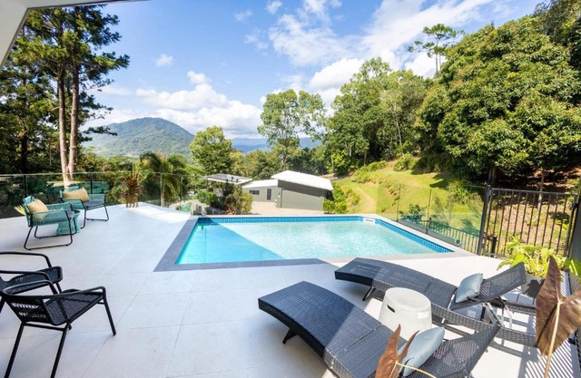 Treetops Retreat