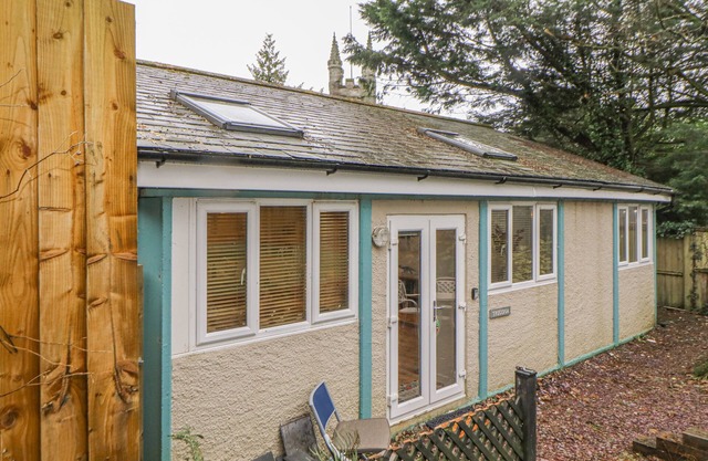TREGONA, pet friendly, character holiday cottage in Yelverton