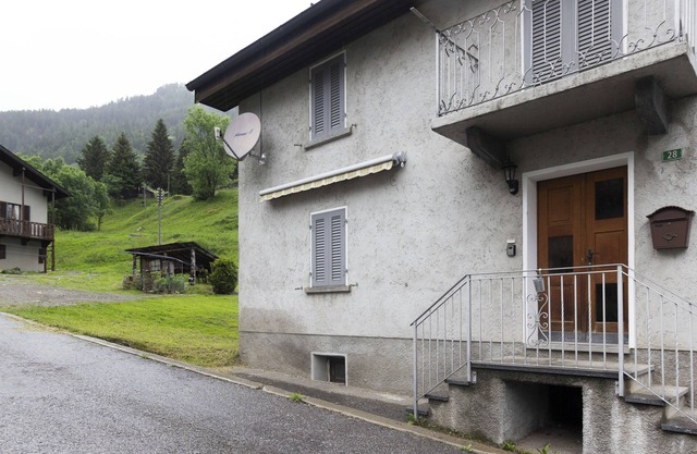 [Trekking, e-biking and Skiing] Poetic little house in the green.