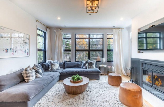 Les Eaux 215-6 / Condominio moderno y confortable