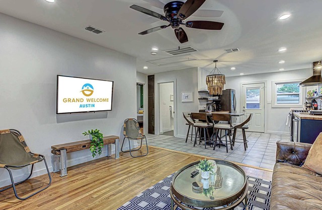 Trendy 2 BDR w/ Sauna & Cold Plunge, Close to DT!