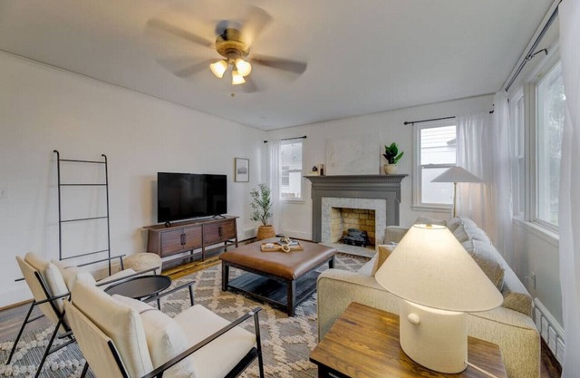 Trendy 3BR Bungalow | Mins to ZOO, USC & Ft Jacksn