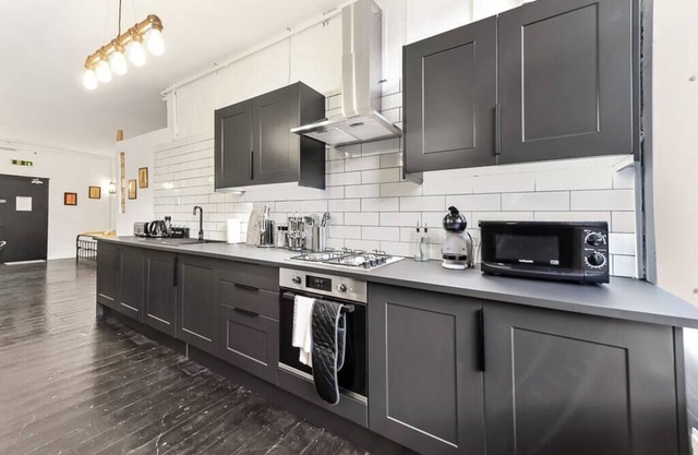 Trendy and Eccentric Flat in Hackney