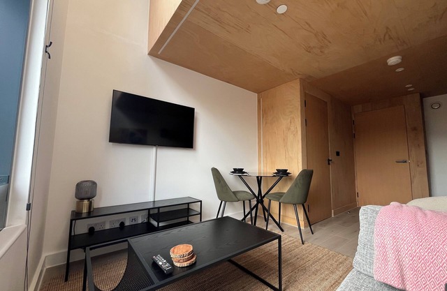 Trendy & Central - TWO Floor Duplex - Irwell Stays