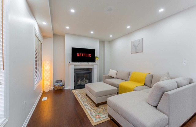 Trendy & Cozy ~ 5BR, 4.5WR Detached Spacious House