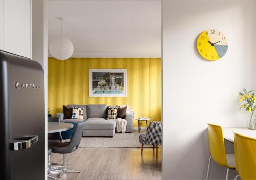 Trendy Elwood Apartment