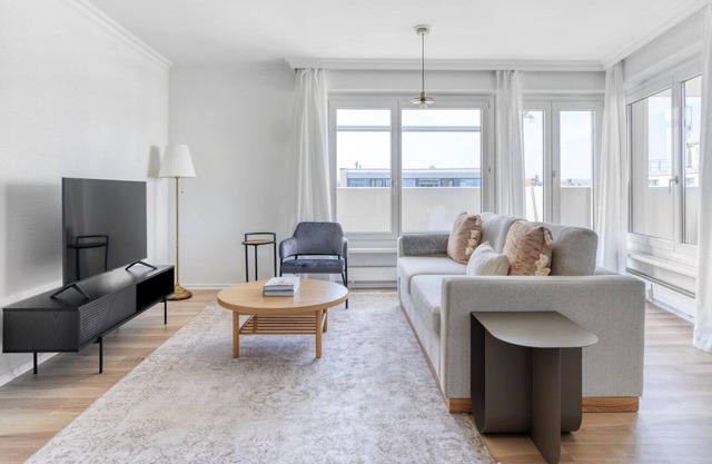 Trendy Iselin 2.5 Room w/ Storage, 1min to Local Market, by Blueground