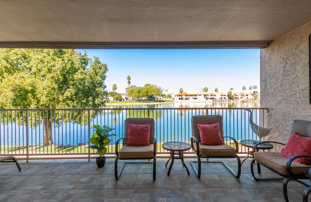 TRENDY Sunny Lakefront + 2 camas KING + piscina climatizada