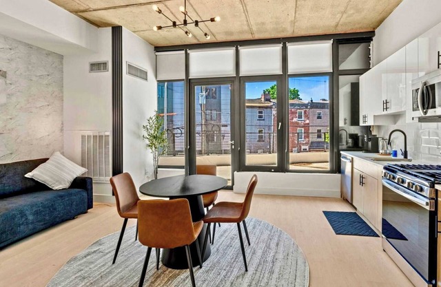Trendy NoLibs 1BD | Sleeps 4 | Prime Spot