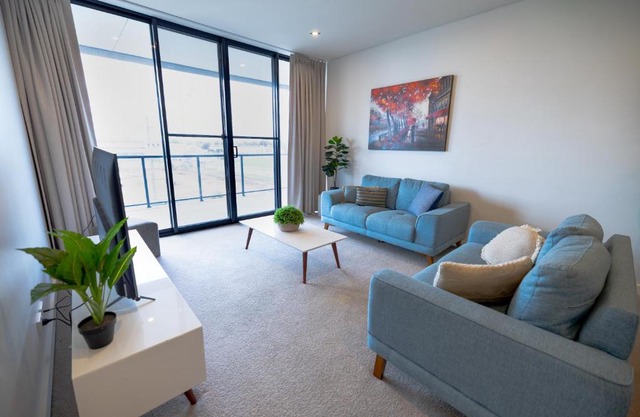 Trendy, Self Contained Inner City Apartment