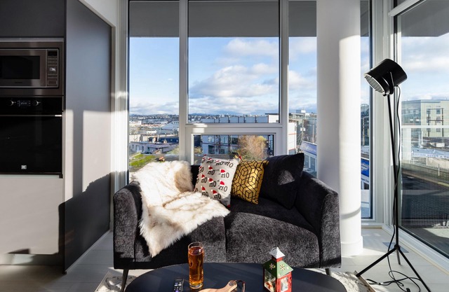 Trendy Two Bedroom with Parking Olympic Village