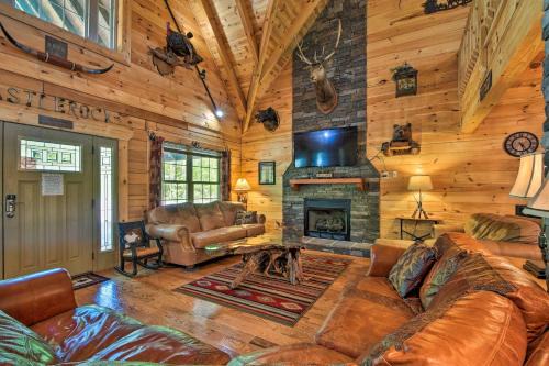 Trenton Cabin with Hot Tub - 14 Mi to Lookout Mtn!