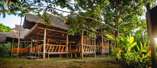 Tres Chimbadas Lake Lodge