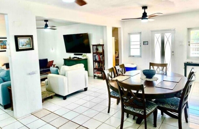 Tres Hermanos Beach House- Unit 1