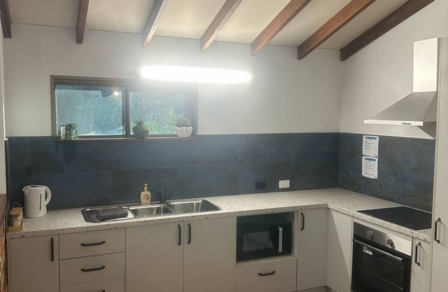 Tri level 3 bedroom unit overlooking Peel Harvey Inlet
