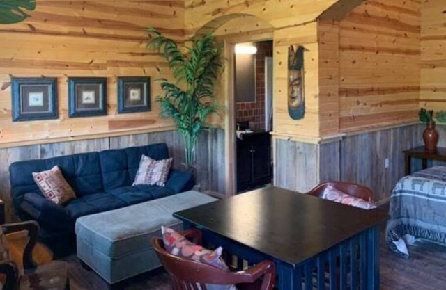 Tribal Suite @ Meramec Riverside Lodge & Retreat on the banks of Meramec River